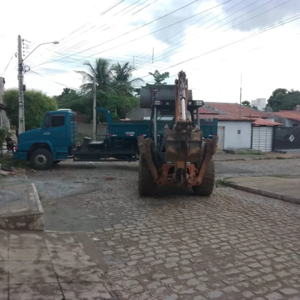 Prefeitura de Patos intensifica ações de limpeza urbana e manutenção da iluminação em diversos bairros