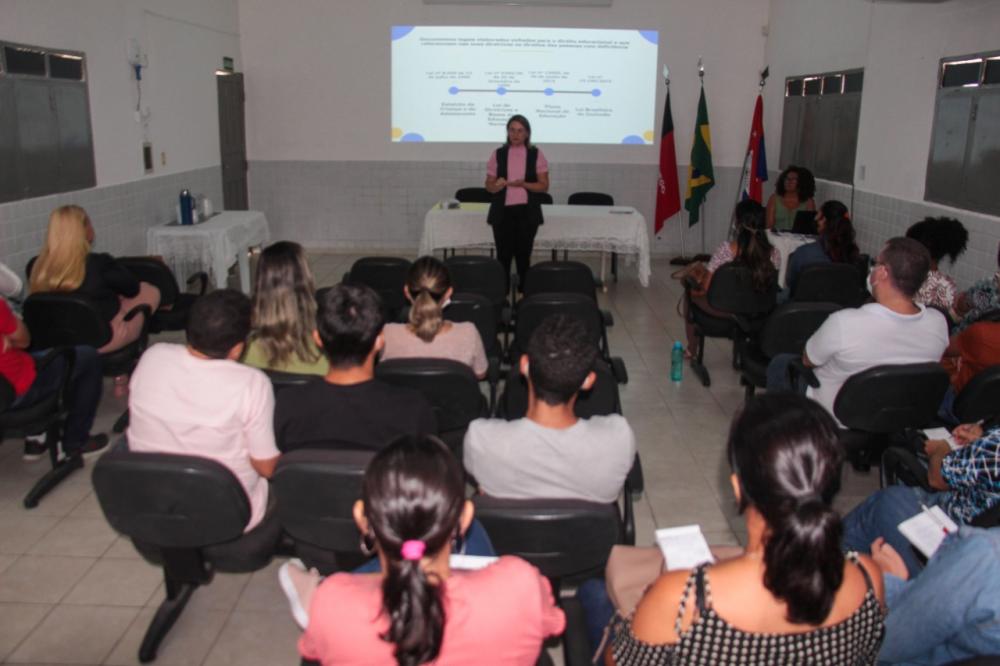 Cabedelo inicia ciclo de formação continuada para cuidadores da educação inclusiva do município
