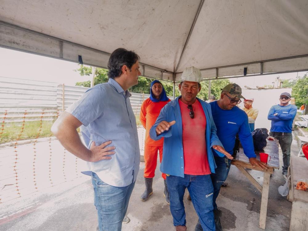 Em João Pessoa, Leo Bezerra inspeciona obra de reconstrução de rede de drenagem na ladeira do Timbó e reforça mudanças no trânsito