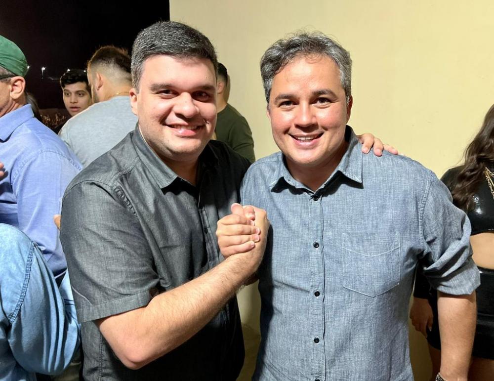Senador Efraim parabeniza Ouro Velho e destaca: “ A cidade vive um ótimo momento, a era do desenvolvimento chegou à população”
