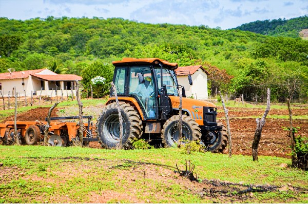 Serviço de corte de terras é iniciado em Bom Jesus