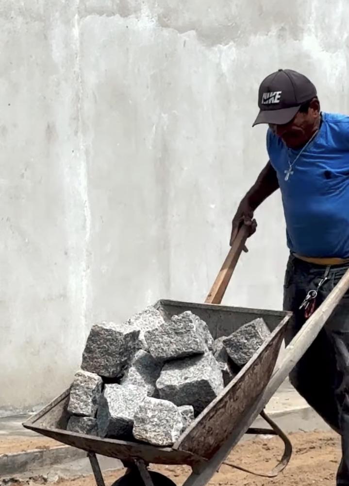 Programa Baraúna Mais Pavimentada avança com obras que beneficiarão ruas em diferentes bairros do município