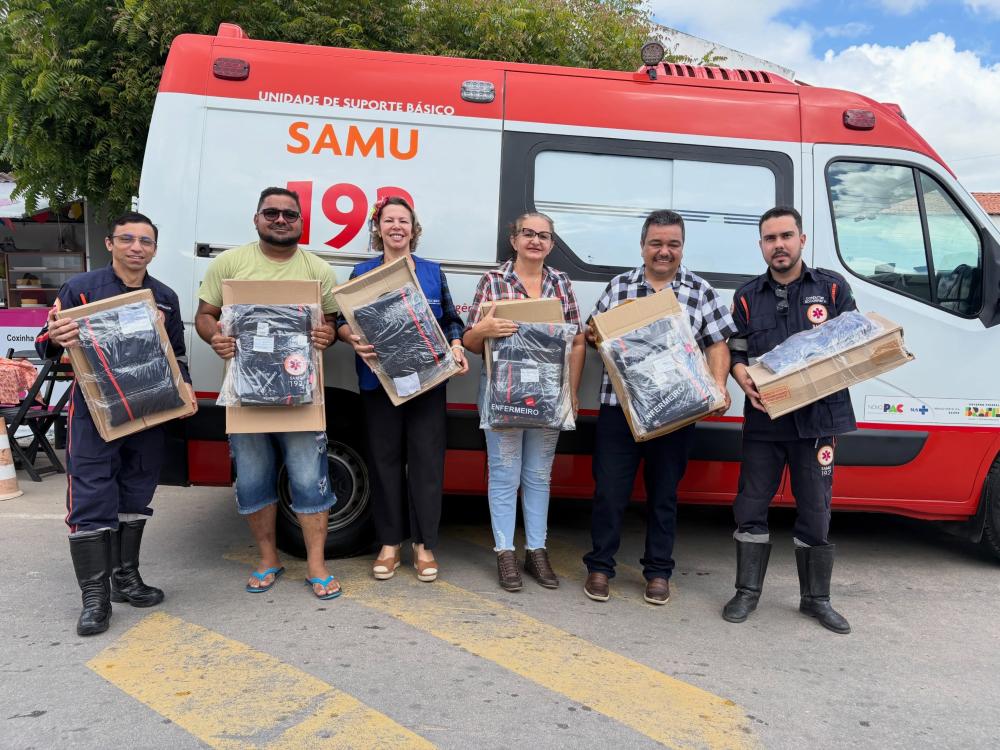 Prefeitura de Barra de Santa Rosa entrega novos fardamentos aos profissionais do SAMU