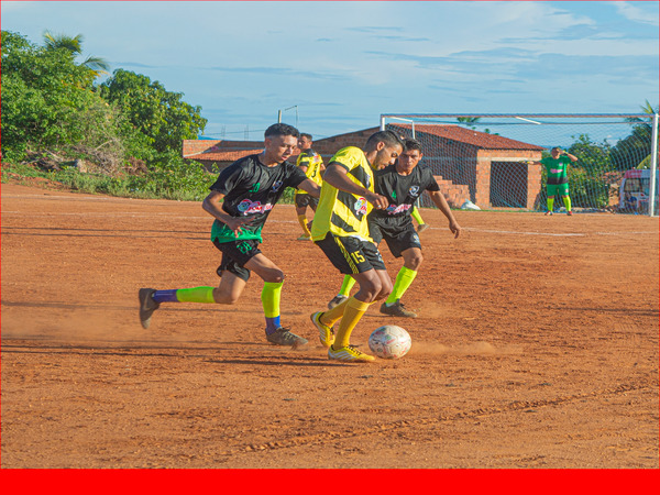 Secretaria de Esporte de Bom Jesus firma parceria com 6º BPM durante o Campeonato Municipal