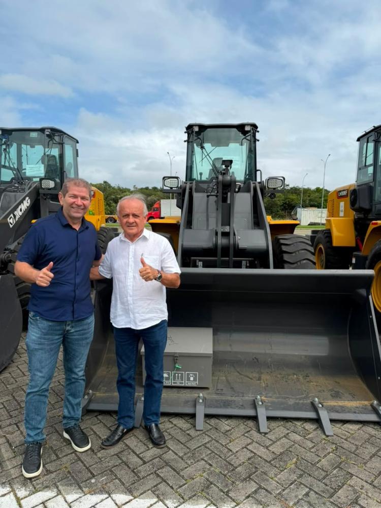 Prefeitura de Aguiar reforça frota com nova pá carregadeira para infraestrutura e agricultura
