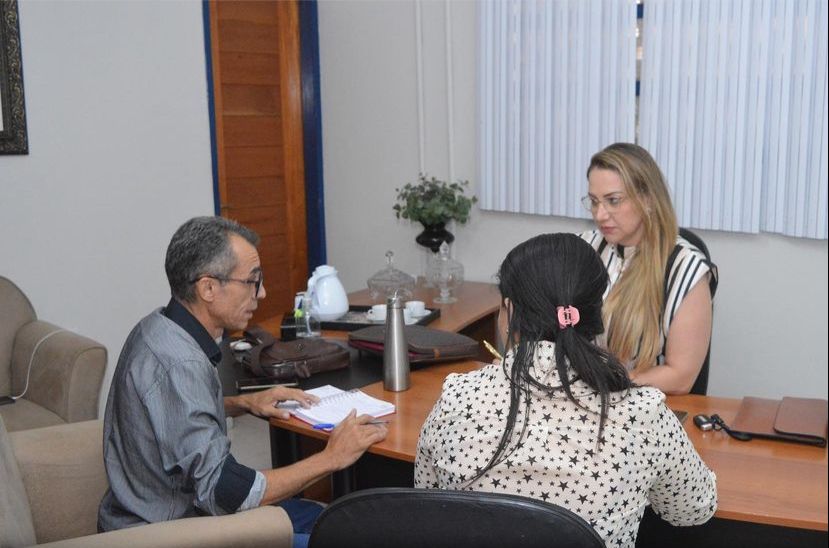 Reconhecimento: Prefeita de Bom Jesus bate o martelo e concede reajuste acima de média nacional para o magistério