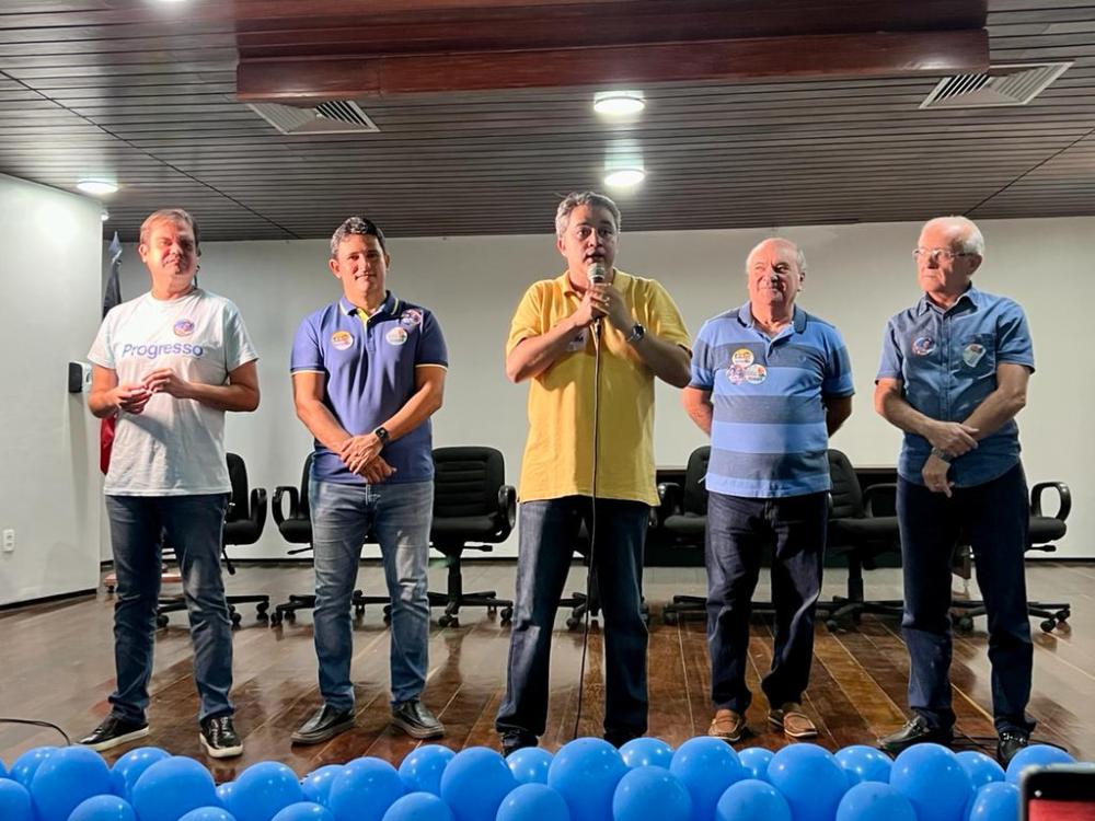 Efraim agradece a Damásio, Branco e Mersinho em reunião de lideranças: 