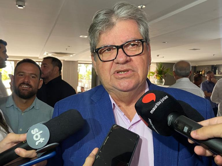 “É possível conviver com pessoas que pensam diferente”, diz João em encontro com deputados da base e oposição