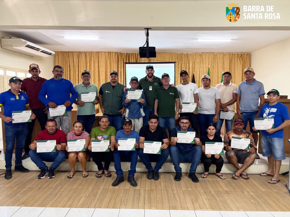 Capacitação em caprinocultura de leite é concluída com homenagem a produtor pioneiro em Barra de Santa Rosa