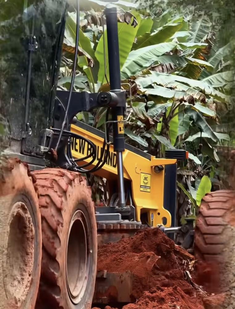 Prefeitura de Natuba intensifica recuperação de estradas vicinais e melhora acesso à zona rural