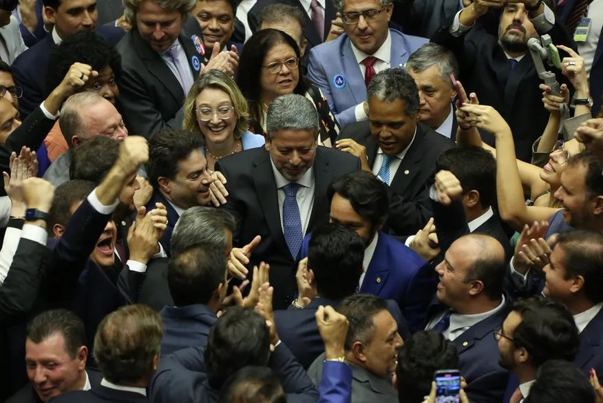 Com votação recorde, Lira é reeleito presidente da Câmara