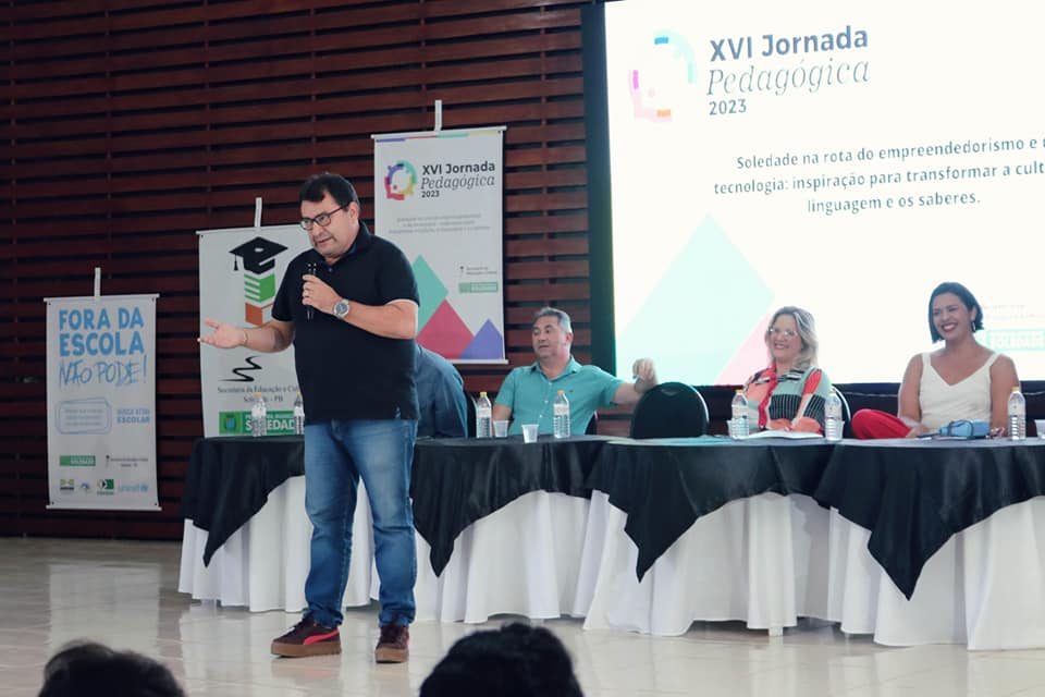Prefeito Geraldo Moura Ramos e a primeira-dama Janaína Moura Ramos participam da XVI Jornada Pedagógica de Soledade