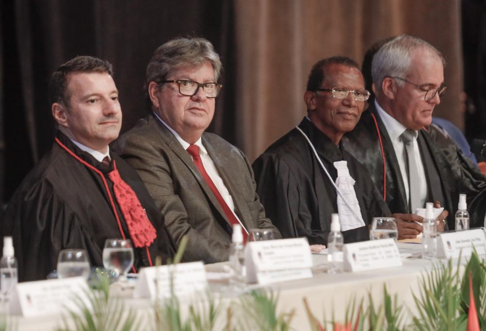 João Azevêdo prestigia posse de desembargador João Benedito como presidente do Tribunal de Justiça