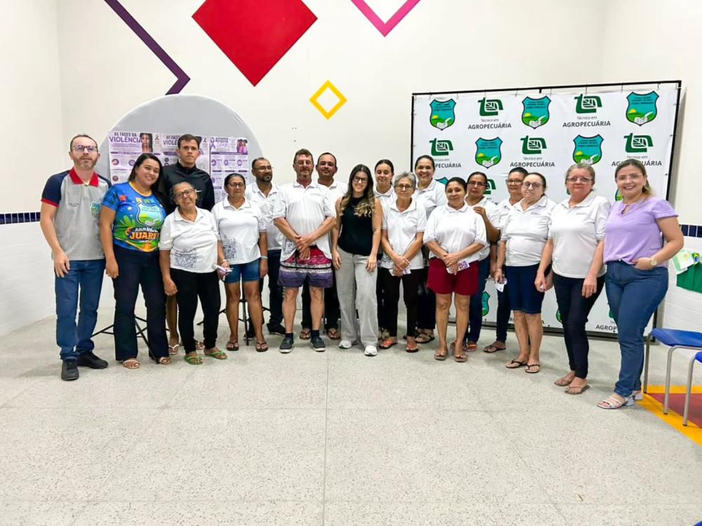CRAS de Boa Vista leva debate sobre violência contra a mulher a estudantes da EJA em Gurjão