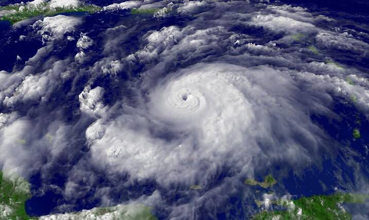 Semana começa abafada com temporais e chuva forte pelo BR
