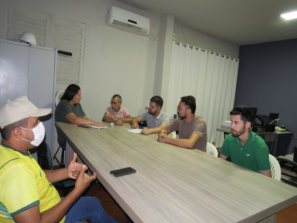 Bom Jesus reúne secretarias para discutir saneamento, combate às queimadas e descarte irregular de resíduos