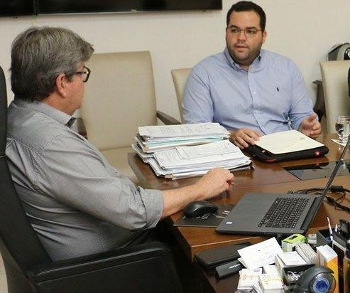 João Azevêdo anuncia novo superintendente da PBSaúde