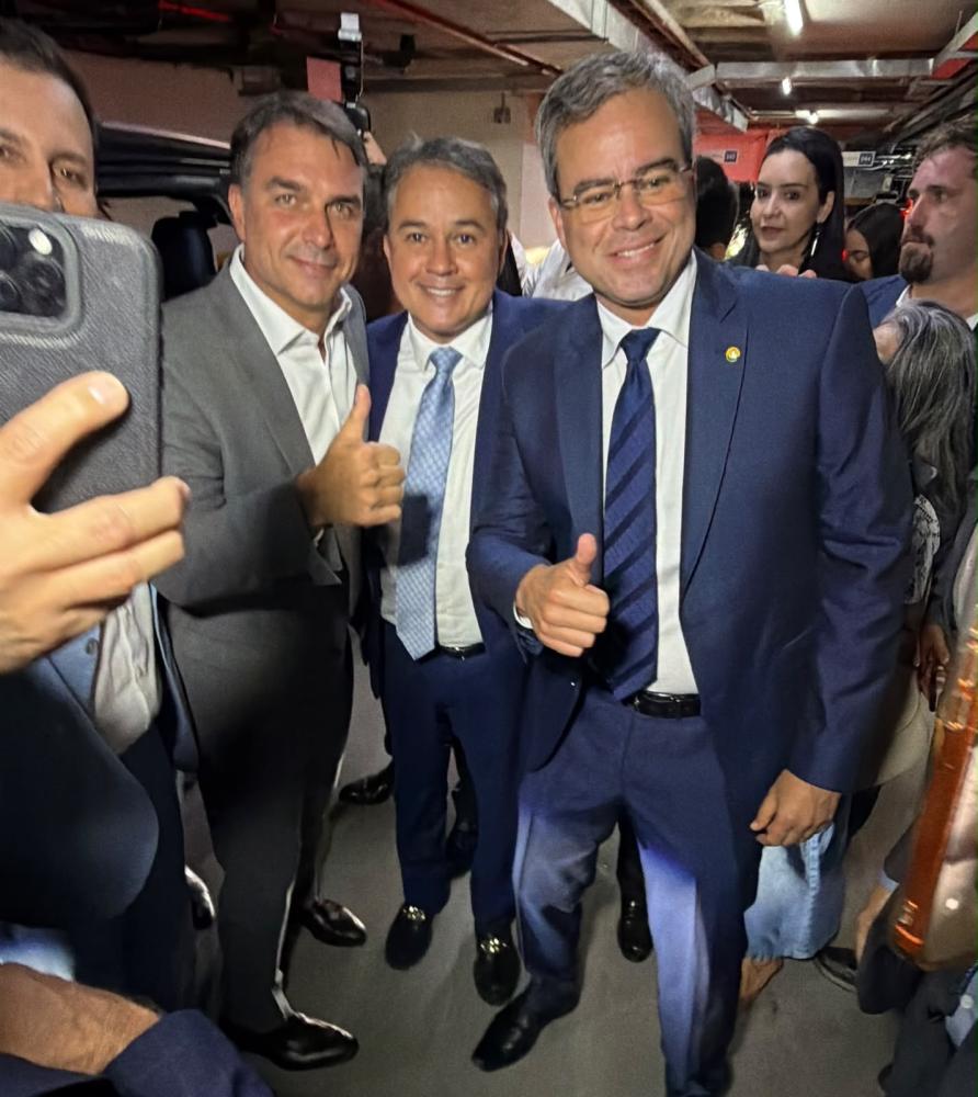 Efraim, Cabo Gilberto e George Morais articulam com Flávio Bolsonaro estratégias para o segundo turno na Paraíba