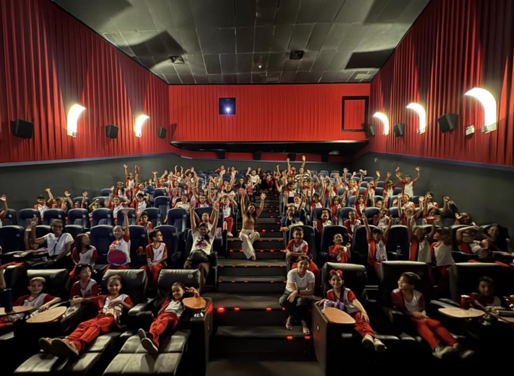 Quixaba transforma Dia das Crianças em uma aventura de cores, cinema e diversão na Escola Cícera Sulpino