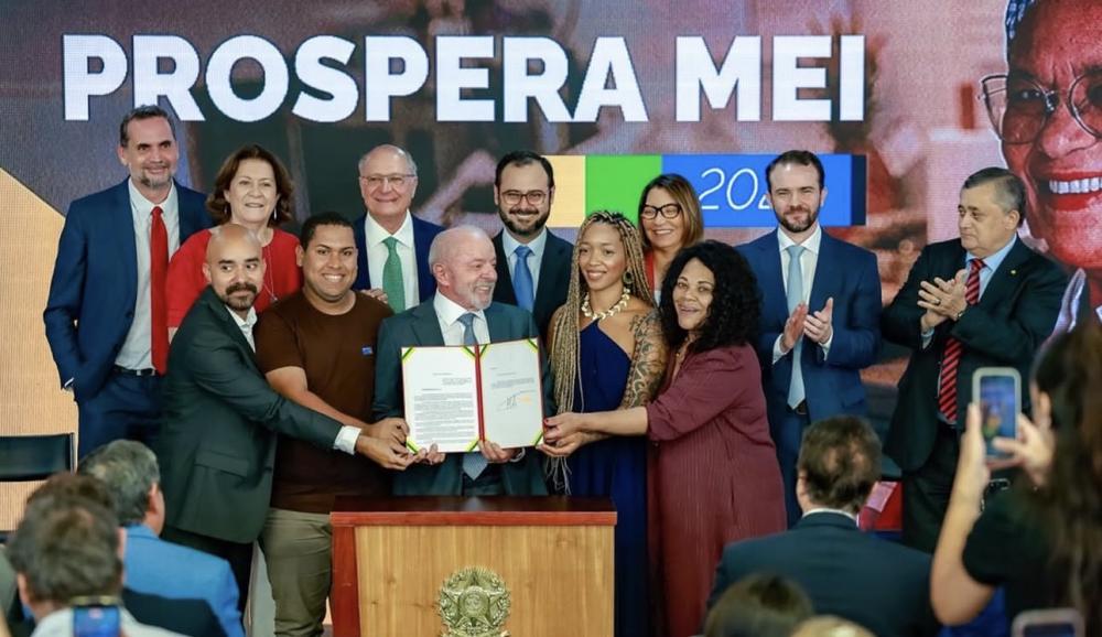 Lula anuncia perdão de R$ 12,6 bilhões em dívidas de MEIs e propõe Pix de até R$ 5 mil para pequenos negócios