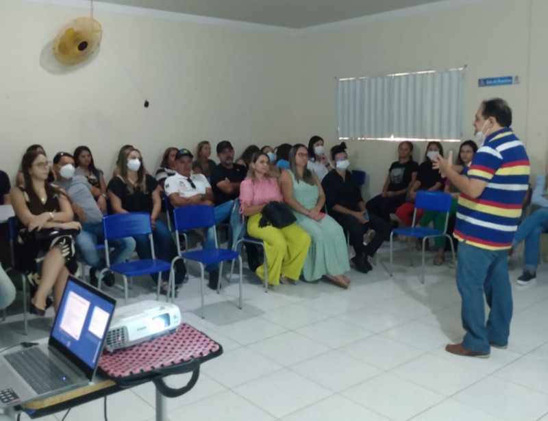 Saúde de Quixaba reúne profissionais da Pasta e debate ações para 2023