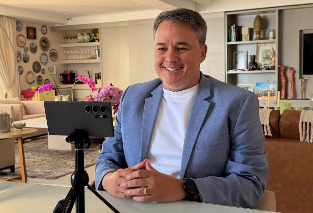 Efraim ganha destaque internacional e analisa cenário político e econômico do Brasil em entrevista à imprensa colombiana