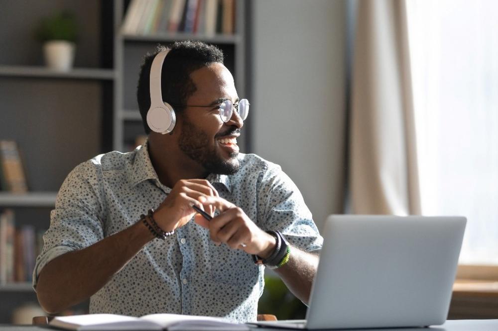 Trabalhar de casa com bolsa de até R$ 6,5 mil? Vem pro Inova Talentos!