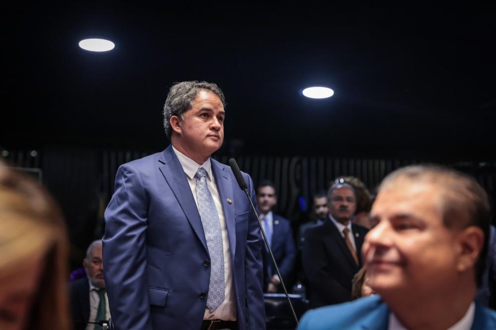 Efraim Filho diverge do STF e diz que apreensão de CNH não coíbe inadimplência