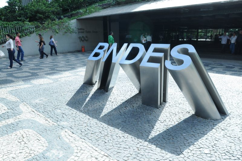 Deputados apresentam textos para proibir financiamentos do BNDES no exterior