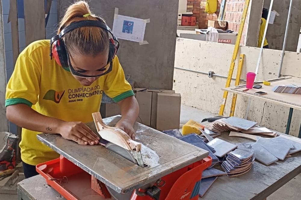 Quebrando barreiras: Duas alunas do SENAI da PB estão competindo na ocupação de Revestimento Cerâmico da OC 2023