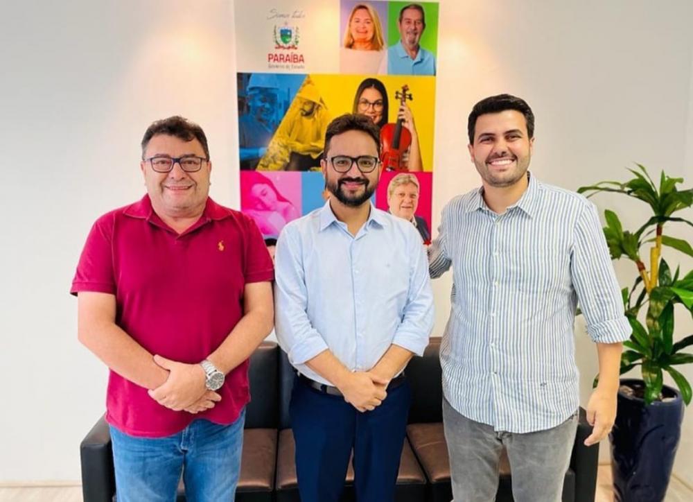 Prefeito de Soledade Geraldo Moura Ramos e deputado Wilson Filho visitam Secretaria do Estado da Paraíba.