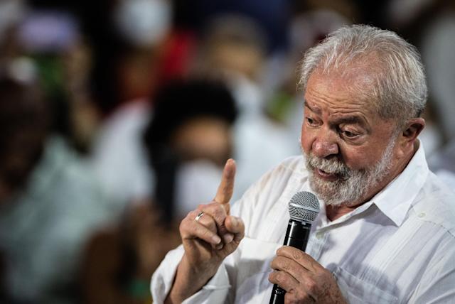 TSE multa campanha de Lula por propaganda eleitoral antecipada