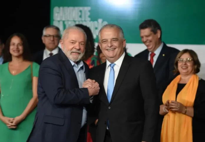 Governo Lula tem plano para vender passagem aérea a R$ 200, diz Márcio França