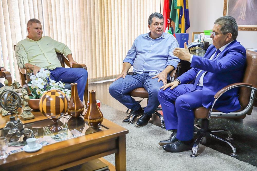 Prefeito de Boa Vista participa de reunião para criação da Frente Parlamentar Municipalista na Assembleia legislativa