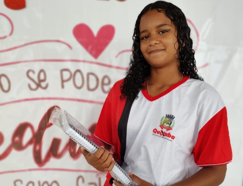 Prefeitura de Quixaba faz a entrega de fardamento e material escolar para o ano letivo de 2023