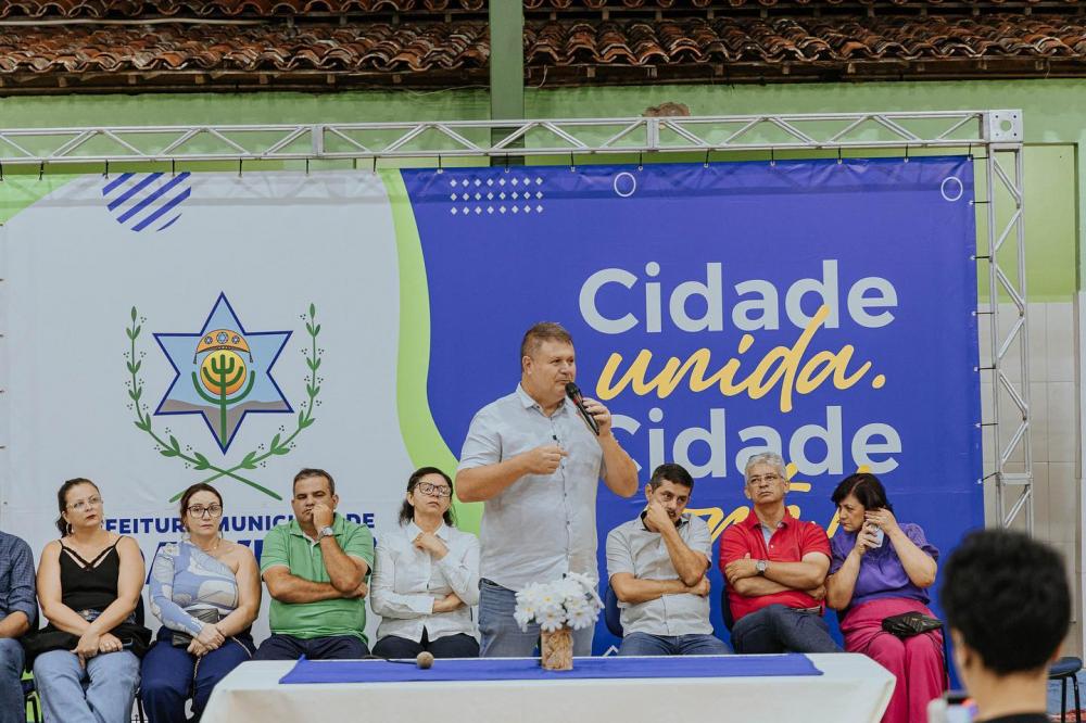 André Gomes de Boa Vista participa de reunião com pais da Escola Municipal