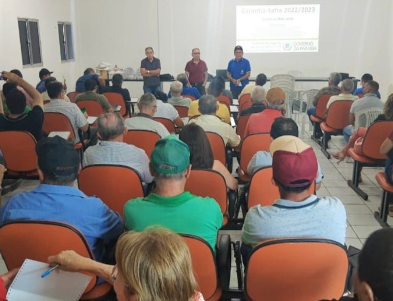 Prefeitura de Quixaba participa de capacitação para implementação do Programa do Garantia Safra 2022/2023. Cadastro pode ser feito on-line