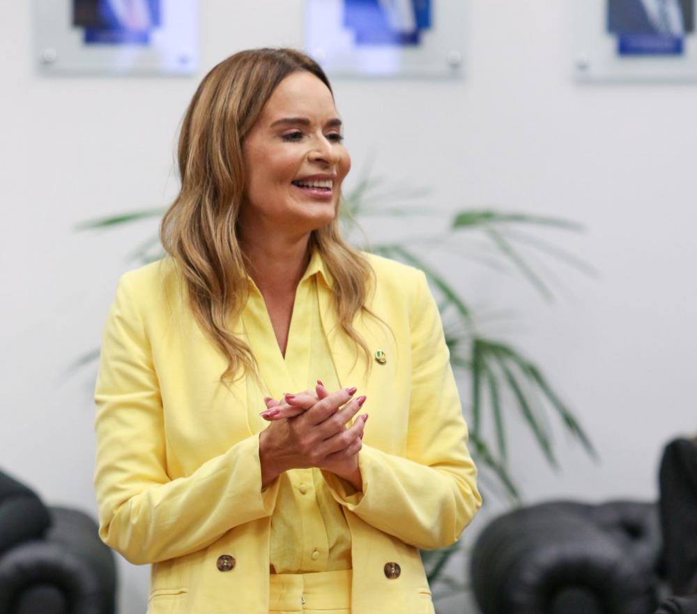 Daniella Ribeiro defende serviço diferenciado de telefonia às pessoas com deficiência