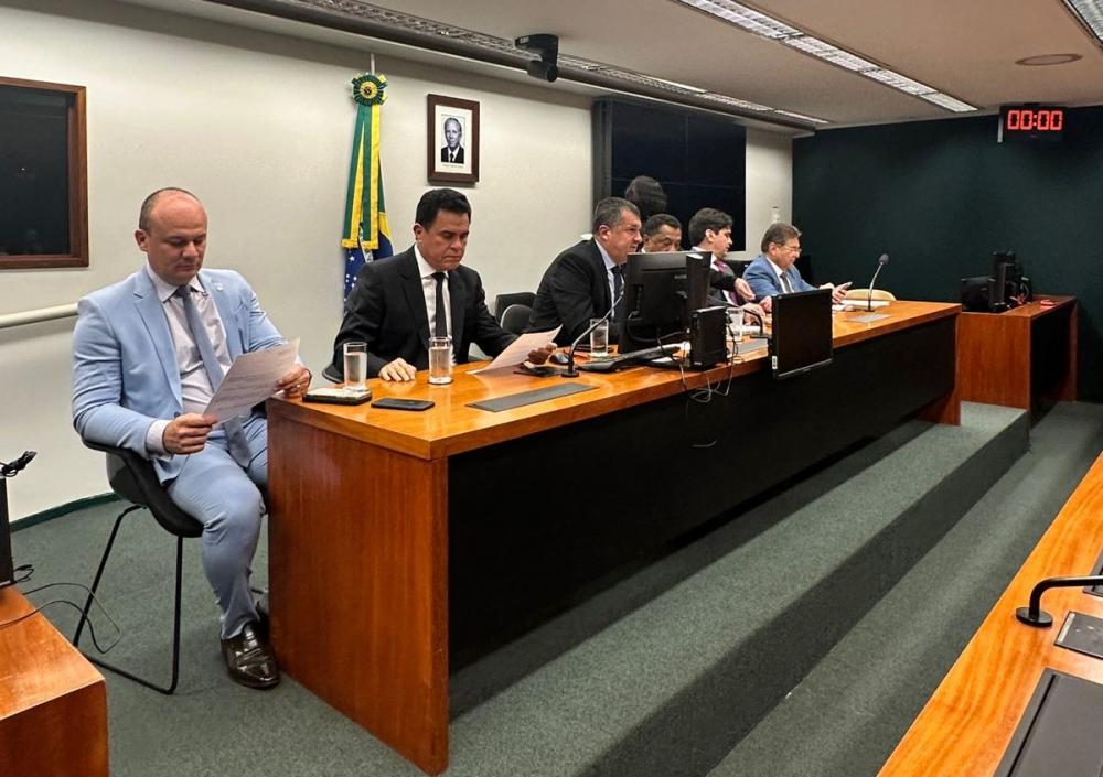 Prefeitos e prefeitas apresentam prioridades dos municípios aos senadores e deputados federais paraibanos