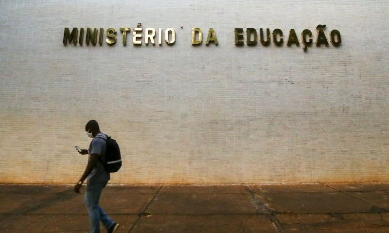 MEC vai suspender implementação do Novo Ensino Médio por 60 dias