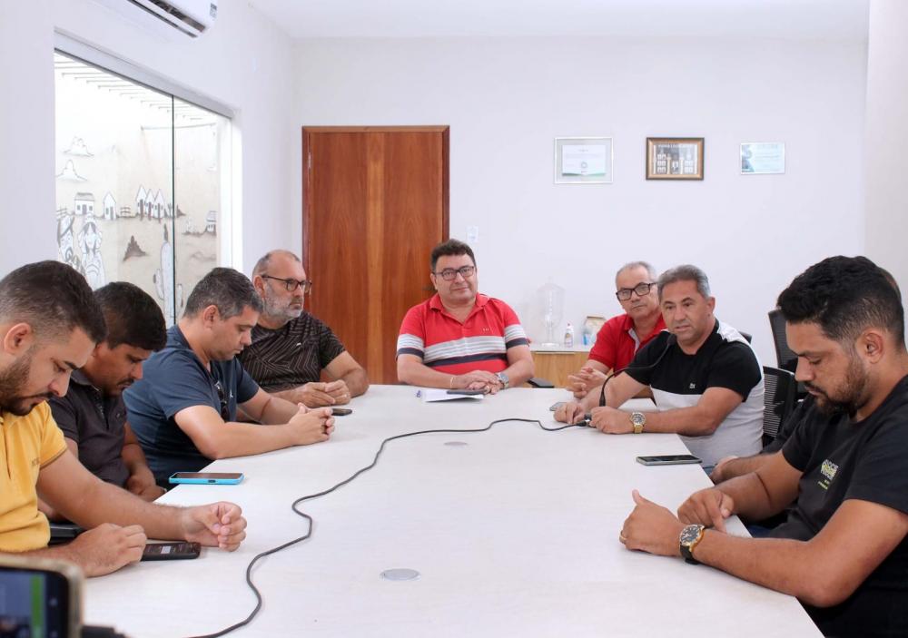 Prefeito de Soledade assina mais uma Ordem de Serviço.