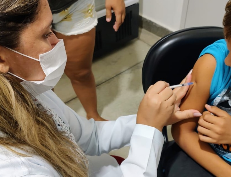 Quixaba vacina contra gripe neste sábado (15); campanha também prevê multivacinação e vacinação contra COVID