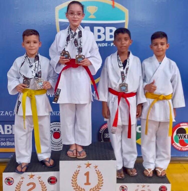 Crianças do SCFV de Soledade participaram da 3° Copa de Karatê em Campina Grande.