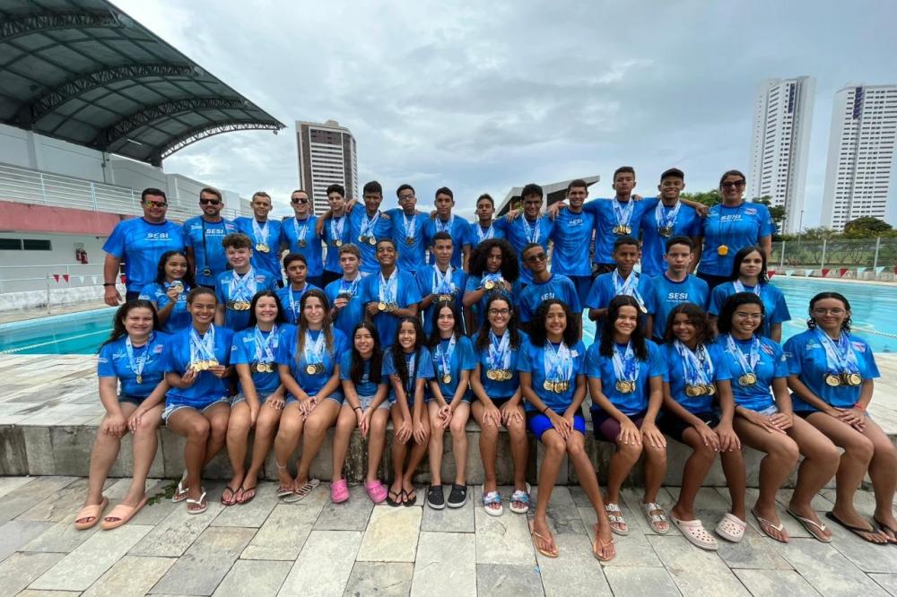 Equipe do SESI fica em 2º lugar no Torneio Paraibano Absoluto de Natação