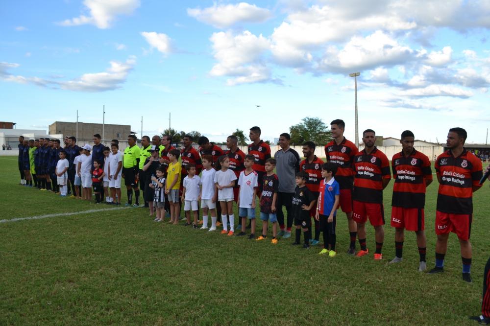 Secretários de Monteiro representam gestão no Jogo das Estrelas e homenageiam Túlio Maravilha e Ronaldo Angelim em nome da prefeita Lorena