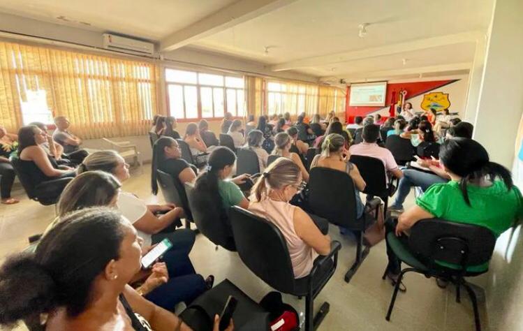 Prefeitura de Diamante realiza formação de Professores com a Equipe do CREAS