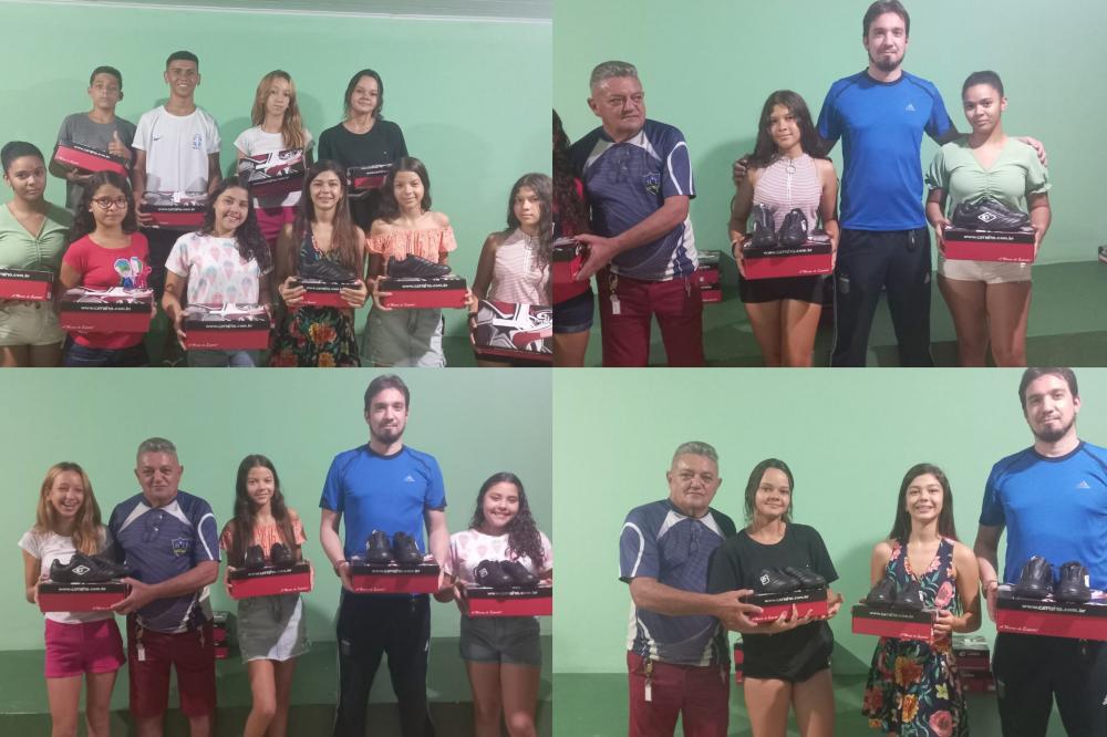 Em São Jose do Bonfim, Secretaria de Esportes entrega padrões para equipes de Handebol da cidade.