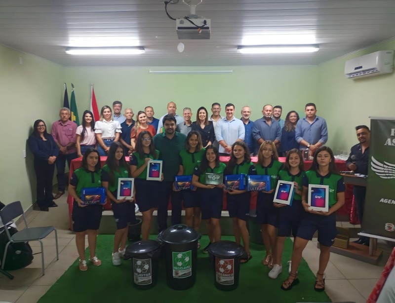 Prefeitura de São Jose do Bonfim realiza Audiência Pública de Projeto de Sustentabilidade e entrega Tablet e Fardamento