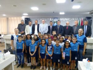 Em Monteiro, alunos da Escola Municipal Santa Filomena realizam visita para conhecer a Câmara Municipal