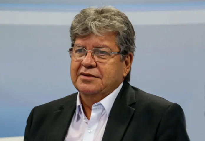 João Azevêdo comemora mudança na política de preços da Petrobrás e redução de combustíveis: “medida acertada”